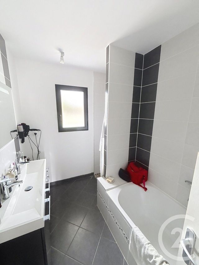 maison à vendre - 5 pièces - 96.0 m2 - NERSAC - 16 - POITOU-CHARENTES - Century 21 Aloha Immobilier