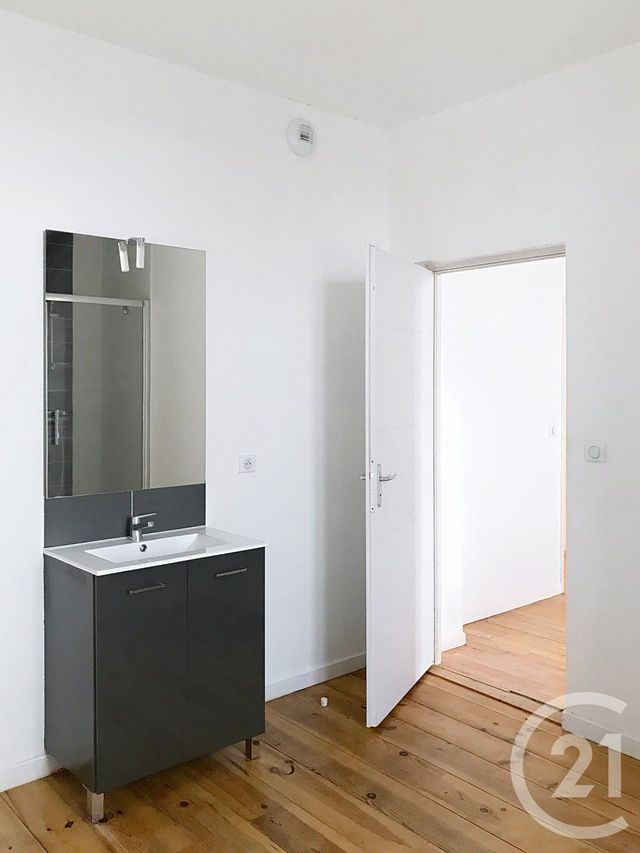 Appartement F2 à louer - 2 pièces - 47.0 m2 - ANGOULEME - 16 - POITOU-CHARENTES - Century 21 Aloha Immobilier