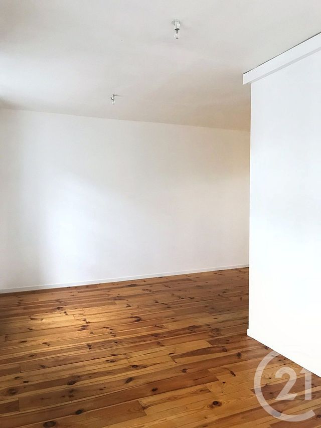 Appartement F2 à louer - 2 pièces - 47.0 m2 - ANGOULEME - 16 - POITOU-CHARENTES - Century 21 Aloha Immobilier