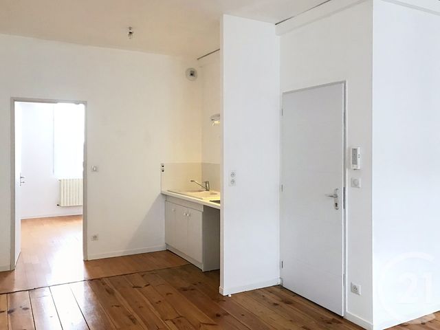 Appartement F2 à louer - 2 pièces - 47.0 m2 - ANGOULEME - 16 - POITOU-CHARENTES - Century 21 Aloha Immobilier