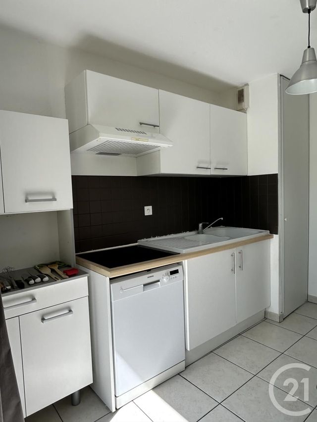 Appartement F3 à louer - 3 pièces - 58.46 m2 - ANGOULEME - 16 - POITOU-CHARENTES - Century 21 Aloha Immobilier