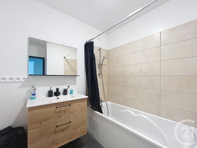 Appartement T3 à louer - 3 pièces - 58.34 m2 - ANGOULEME - 16 - POITOU-CHARENTES - Century 21 Aloha Immobilier