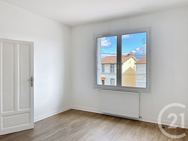 Appartement F3 à louer - 3 pièces - 92.0 m2 - GOND PONTOUVRE - 16 - POITOU-CHARENTES - Century 21 Aloha Immobilier