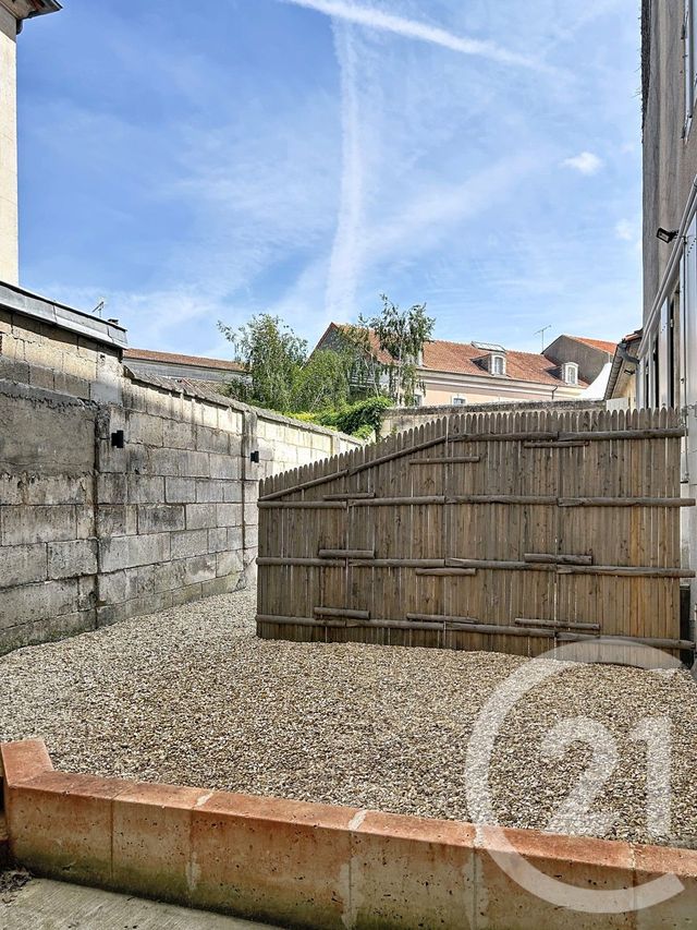 Appartement Studio à louer - 1 pièce - 26.75 m2 - ANGOULEME - 16 - POITOU-CHARENTES - Century 21 Aloha Immobilier