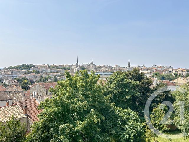 Appartement F2 à louer - 2 pièces - 45.8 m2 - ANGOULEME - 16 - POITOU-CHARENTES - Century 21 Aloha Immobilier