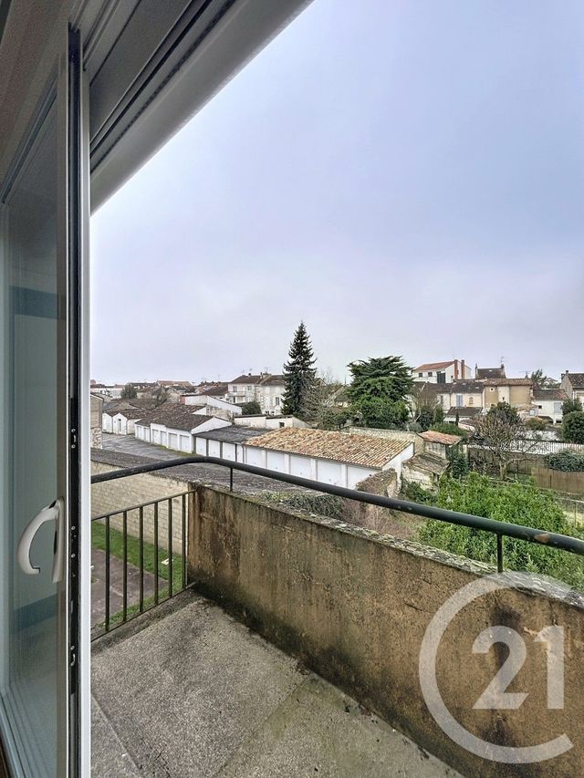 Appartement F2 à louer - 2 pièces - 44.55 m2 - ANGOULEME - 16 - POITOU-CHARENTES - Century 21 Aloha Immobilier
