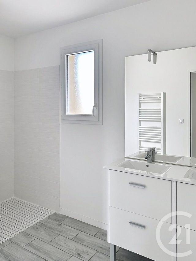 maison à louer - 4 pièces - 97.0 m2 - ST YRIEIX SUR CHARENTE - 16 - POITOU-CHARENTES - Century 21 Aloha Immobilier