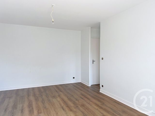 Appartement F2 à louer - 2 pièces - 31.9 m2 - ST MICHEL - 16 - POITOU-CHARENTES - Century 21 Aloha Immobilier