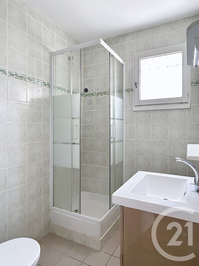 Appartement F2 à louer - 2 pièces - 31.9 m2 - ST MICHEL - 16 - POITOU-CHARENTES - Century 21 Aloha Immobilier