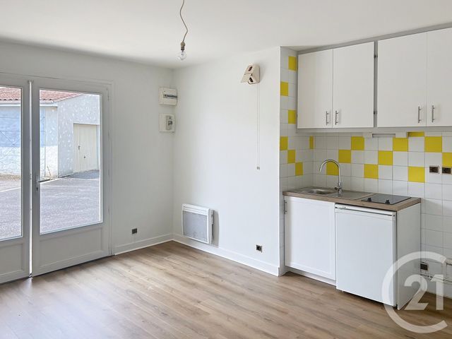 Appartement F2 à louer - 2 pièces - 31.9 m2 - ST MICHEL - 16 - POITOU-CHARENTES - Century 21 Aloha Immobilier