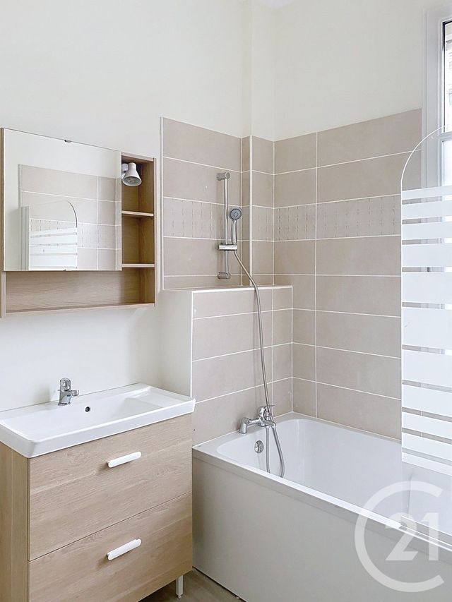 Appartement F3 à louer - 3 pièces - 71.7 m2 - ANGOULEME - 16 - POITOU-CHARENTES - Century 21 Aloha Immobilier