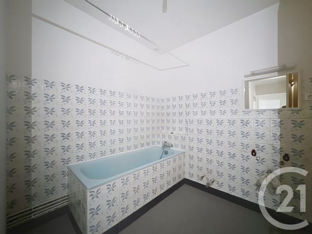 Appartement F2 à louer - 2 pièces - 76.89 m2 - ANGOULEME - 16 - POITOU-CHARENTES - Century 21 Aloha Immobilier