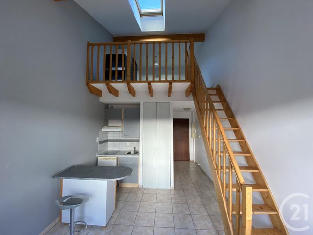 Appartement Duplex à louer - 2 pièces - 36.1 m2 - ANGOULEME - 16 - POITOU-CHARENTES - Century 21 Aloha Immobilier