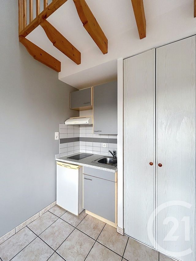 Appartement Duplex à louer - 2 pièces - 36.1 m2 - ANGOULEME - 16 - POITOU-CHARENTES - Century 21 Aloha Immobilier