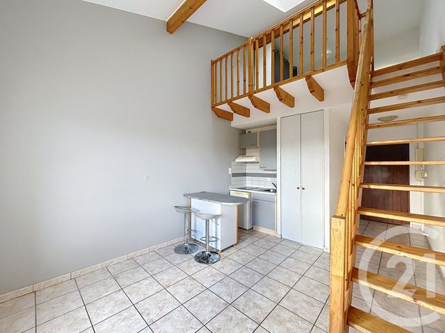 Appartement Duplex à louer - 2 pièces - 36.1 m2 - ANGOULEME - 16 - POITOU-CHARENTES - Century 21 Aloha Immobilier