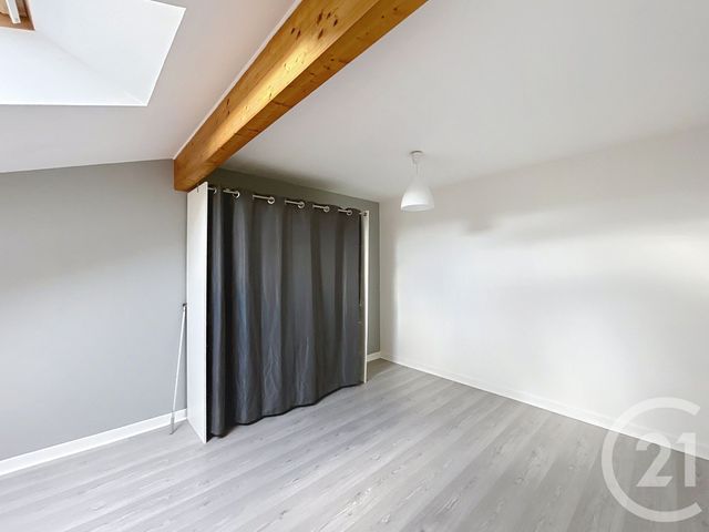 Appartement Duplex à louer - 2 pièces - 36.1 m2 - ANGOULEME - 16 - POITOU-CHARENTES - Century 21 Aloha Immobilier