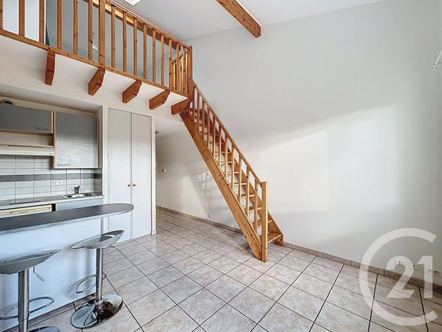 Appartement Duplex à louer - 2 pièces - 36.1 m2 - ANGOULEME - 16 - POITOU-CHARENTES - Century 21 Aloha Immobilier