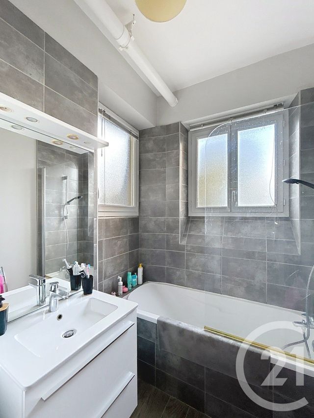 Appartement F3 à louer - 3 pièces - 92.0 m2 - ANGOULEME - 16 - POITOU-CHARENTES - Century 21 Aloha Immobilier