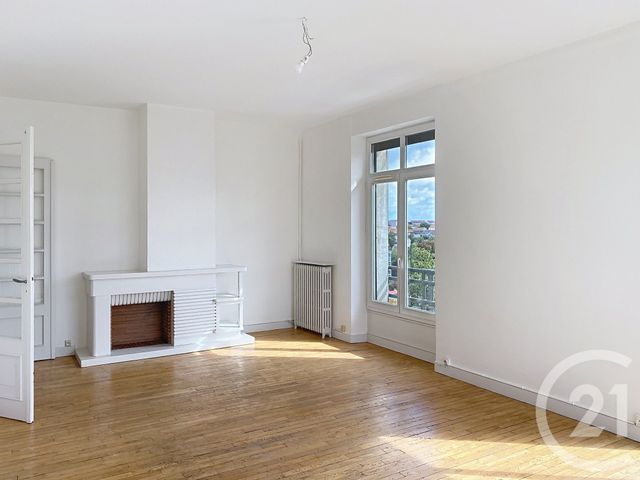 Appartement F5 à louer - 5 pièces - 113.0 m2 - ANGOULEME - 16 - POITOU-CHARENTES - Century 21 Aloha Immobilier