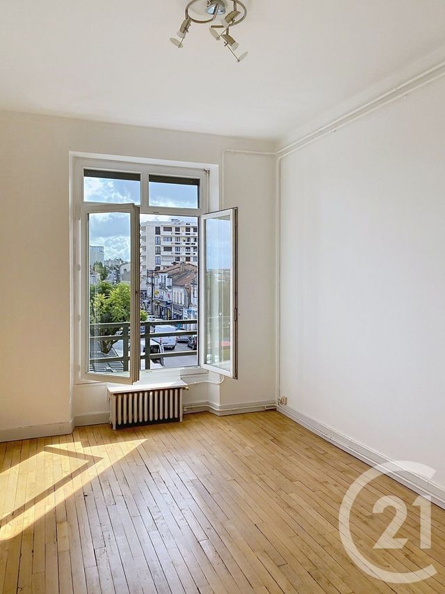 Appartement F5 à louer - 5 pièces - 113.0 m2 - ANGOULEME - 16 - POITOU-CHARENTES - Century 21 Aloha Immobilier