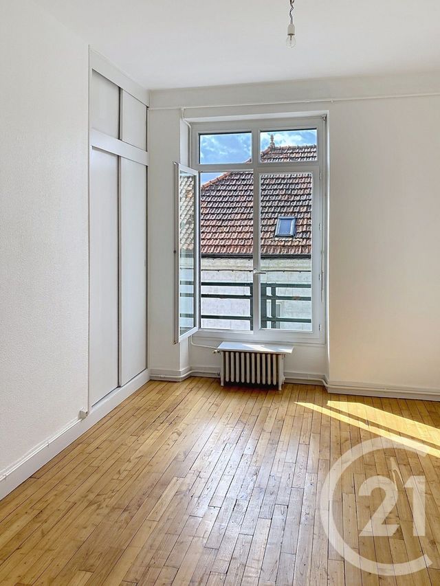 Appartement F5 à louer - 5 pièces - 113.0 m2 - ANGOULEME - 16 - POITOU-CHARENTES - Century 21 Aloha Immobilier