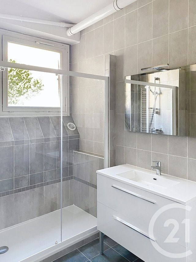 Appartement F5 à louer - 5 pièces - 113.0 m2 - ANGOULEME - 16 - POITOU-CHARENTES - Century 21 Aloha Immobilier