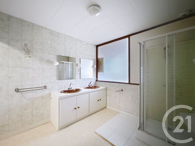 Appartement T2 à louer - 2 pièces - 88.0 m2 - ANGOULEME - 16 - POITOU-CHARENTES - Century 21 Aloha Immobilier