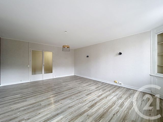 Appartement T2 à louer - 2 pièces - 88.0 m2 - ANGOULEME - 16 - POITOU-CHARENTES - Century 21 Aloha Immobilier