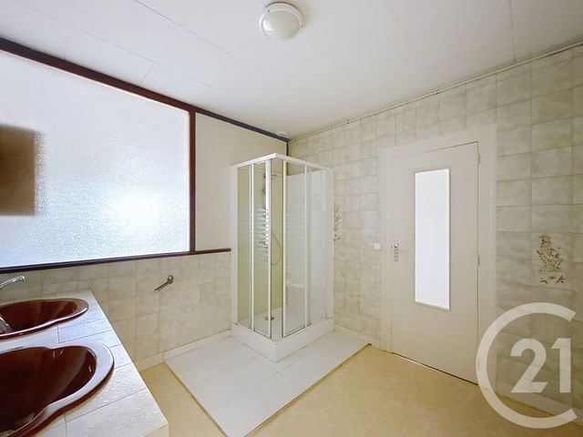 Appartement T2 à louer - 2 pièces - 88.0 m2 - ANGOULEME - 16 - POITOU-CHARENTES - Century 21 Aloha Immobilier