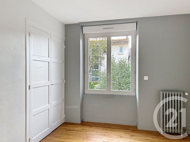 Appartement F3 à louer - 3 pièces - 80.0 m2 - ANGOULEME - 16 - POITOU-CHARENTES - Century 21 Aloha Immobilier