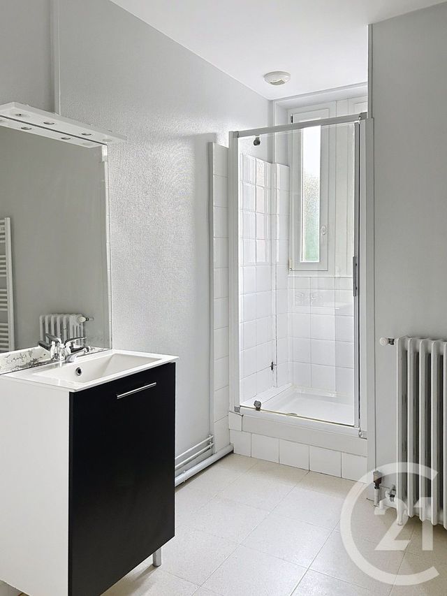 Appartement F3 à louer - 3 pièces - 80.0 m2 - ANGOULEME - 16 - POITOU-CHARENTES - Century 21 Aloha Immobilier