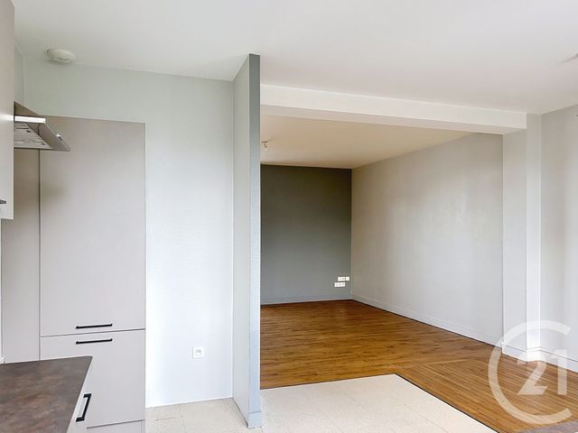 Appartement F3 à louer - 3 pièces - 80.0 m2 - ANGOULEME - 16 - POITOU-CHARENTES - Century 21 Aloha Immobilier