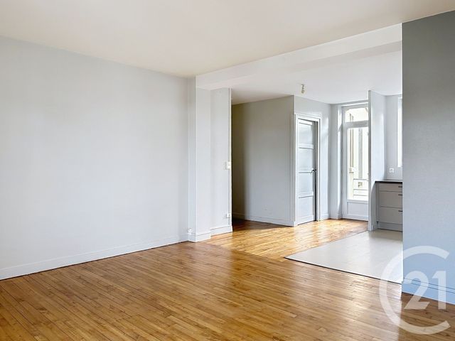 Appartement F3 à louer - 3 pièces - 80.0 m2 - ANGOULEME - 16 - POITOU-CHARENTES - Century 21 Aloha Immobilier