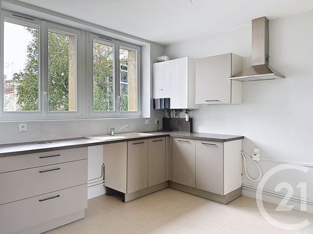 Appartement F3 à louer - 3 pièces - 80.0 m2 - ANGOULEME - 16 - POITOU-CHARENTES - Century 21 Aloha Immobilier