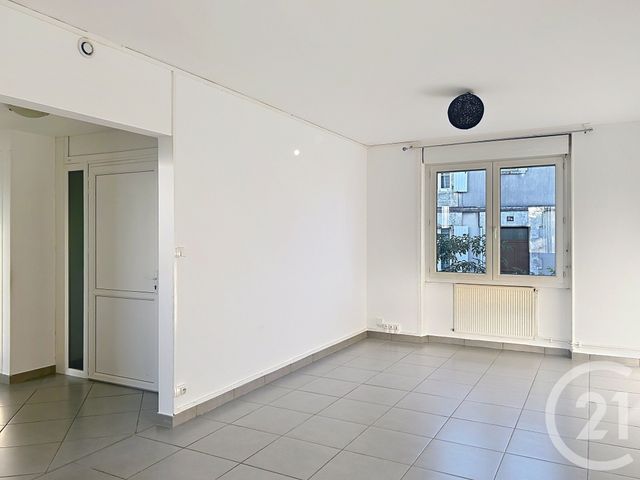 Appartement F3 à louer - 3 pièces - 62.76 m2 - ANGOULEME - 16 - POITOU-CHARENTES - Century 21 Aloha Immobilier