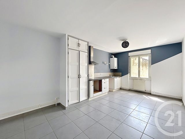 Appartement F3 à louer - 3 pièces - 62.76 m2 - ANGOULEME - 16 - POITOU-CHARENTES - Century 21 Aloha Immobilier