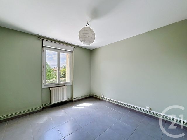 Appartement F3 à louer - 3 pièces - 62.76 m2 - ANGOULEME - 16 - POITOU-CHARENTES - Century 21 Aloha Immobilier
