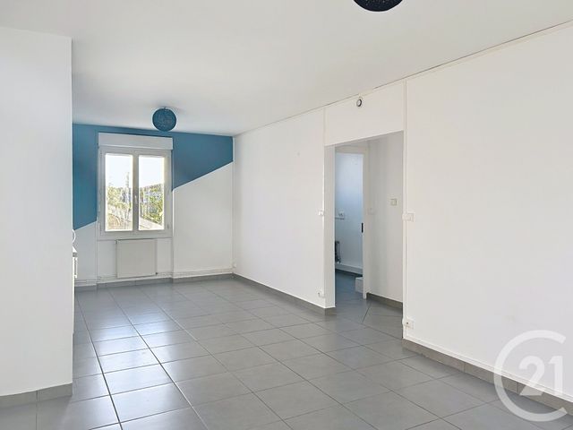 Appartement F3 à louer - 3 pièces - 62.76 m2 - ANGOULEME - 16 - POITOU-CHARENTES - Century 21 Aloha Immobilier