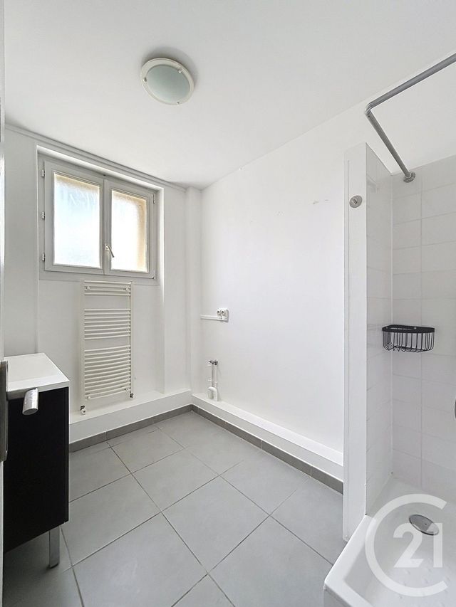 Appartement F3 à louer - 3 pièces - 62.76 m2 - ANGOULEME - 16 - POITOU-CHARENTES - Century 21 Aloha Immobilier