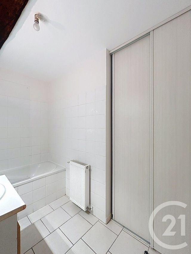 Appartement F3 à louer - 3 pièces - 54.9 m2 - ANGOULEME - 16 - POITOU-CHARENTES - Century 21 Aloha Immobilier