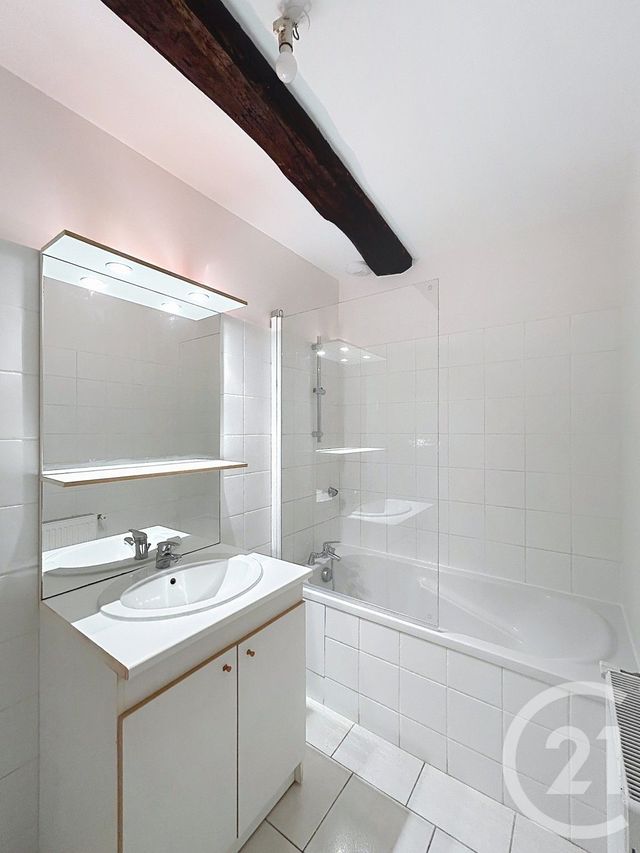 Appartement F3 à louer - 3 pièces - 54.9 m2 - ANGOULEME - 16 - POITOU-CHARENTES - Century 21 Aloha Immobilier