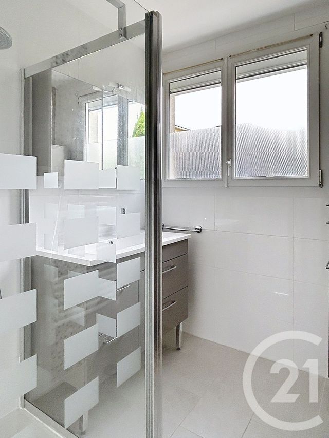 maison à louer - 4 pièces - 94.0 m2 - LA COURONNE - 16 - POITOU-CHARENTES - Century 21 Aloha Immobilier