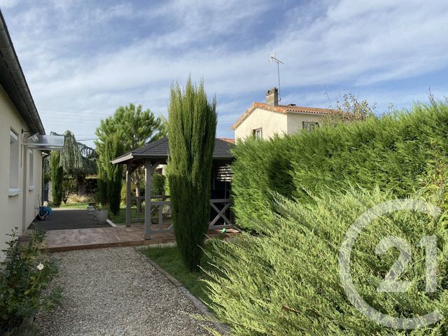 maison à louer - 4 pièces - 94.0 m2 - LA COURONNE - 16 - POITOU-CHARENTES - Century 21 Aloha Immobilier