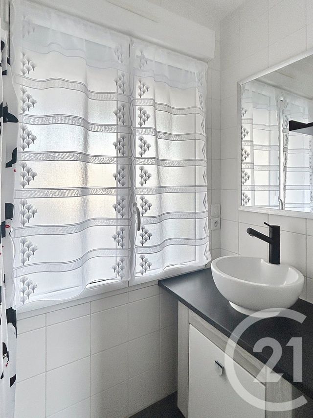 Appartement F2 à louer - 2 pièces - 27.43 m2 - ANGOULEME - 16 - POITOU-CHARENTES - Century 21 Aloha Immobilier