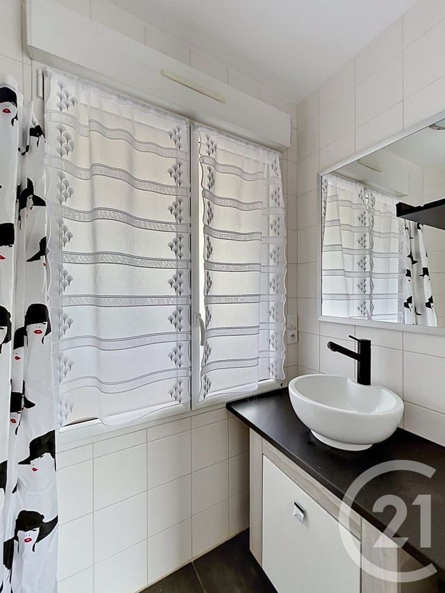 Appartement F2 à louer - 2 pièces - 27.43 m2 - ANGOULEME - 16 - POITOU-CHARENTES - Century 21 Aloha Immobilier