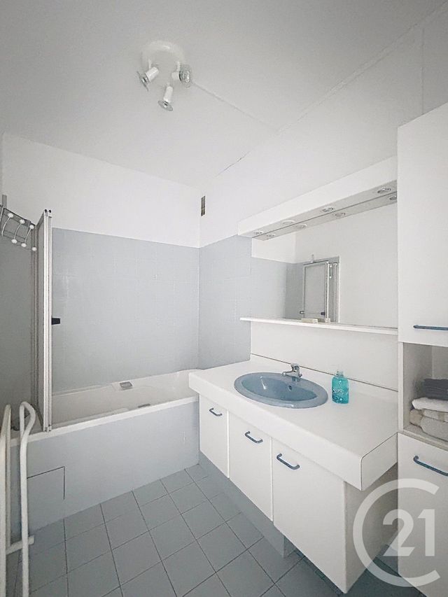 Appartement T3 à louer - 3 pièces - 62.9 m2 - ANGOULEME - 16 - POITOU-CHARENTES - Century 21 Aloha Immobilier
