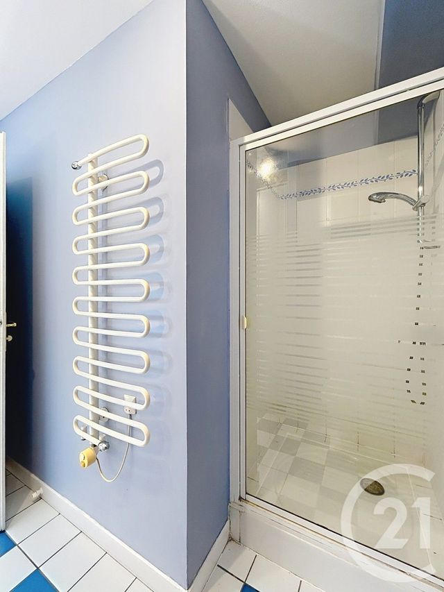 Appartement T2 à louer - 2 pièces - 52.0 m2 - ANGOULEME - 16 - POITOU-CHARENTES - Century 21 Aloha Immobilier