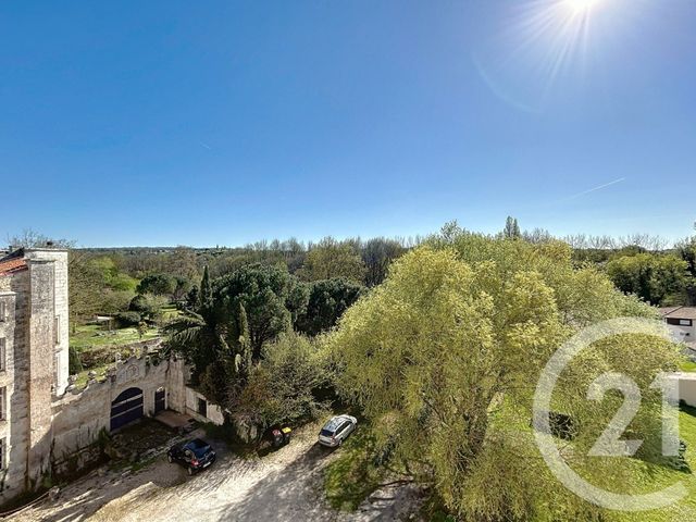 Appartement T2 à louer - 2 pièces - 52.0 m2 - ANGOULEME - 16 - POITOU-CHARENTES - Century 21 Aloha Immobilier