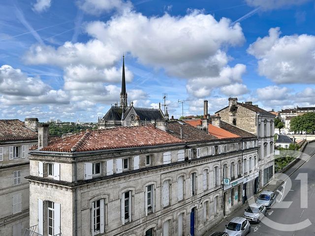 Appartement F2 à louer - 2 pièces - 51.7 m2 - ANGOULEME - 16 - POITOU-CHARENTES - Century 21 Aloha Immobilier