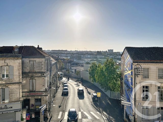 Appartement F2 à louer - 2 pièces - 51.7 m2 - ANGOULEME - 16 - POITOU-CHARENTES - Century 21 Aloha Immobilier